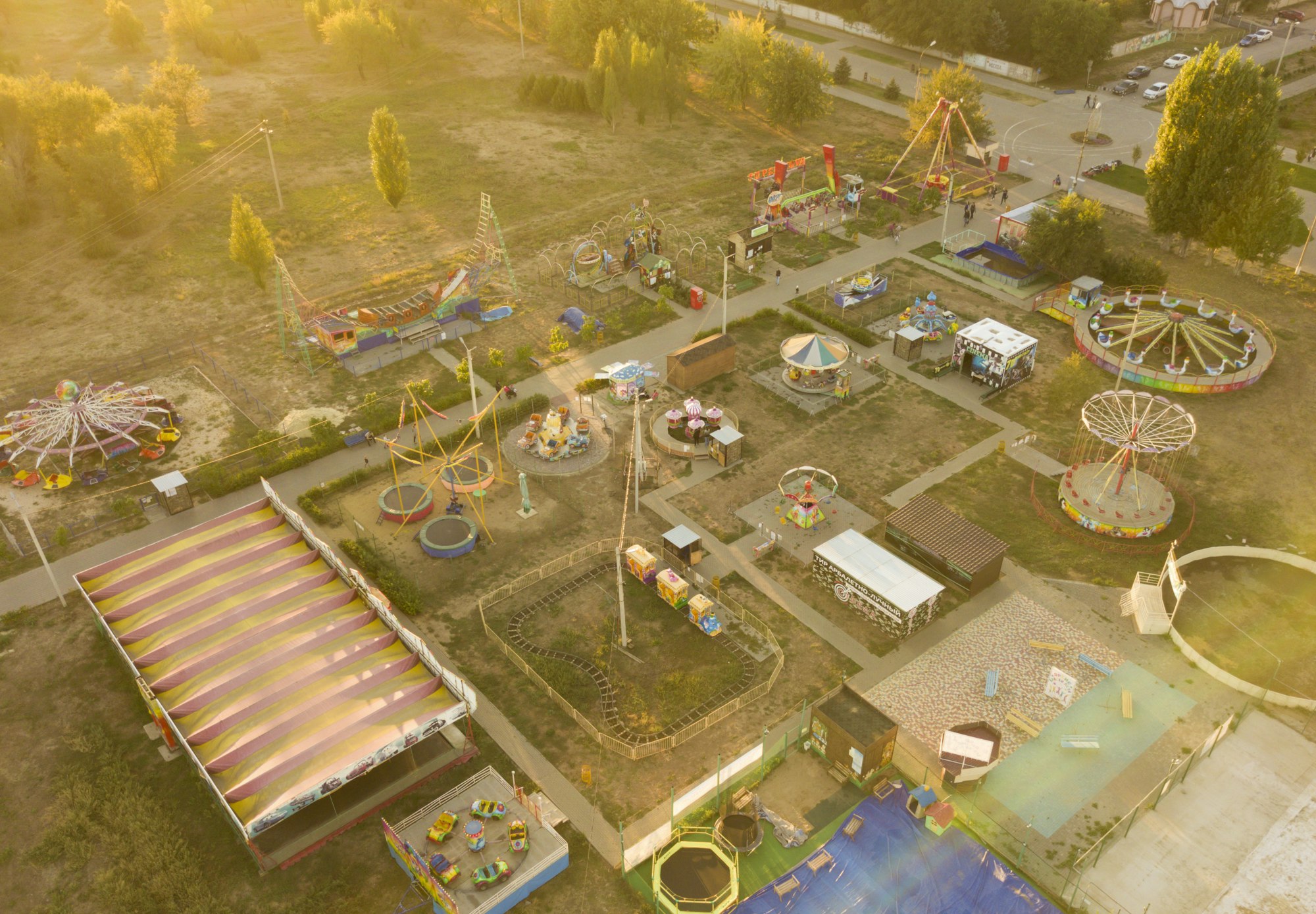 aerian oras de vara lunapark cu distractii, sarbatori de weekend activitate de familie