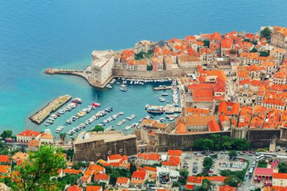 Orașul vechi Dubrovnik, destinație proeminentă de călătorie în Croația.